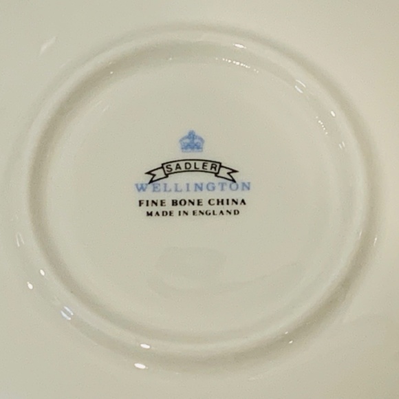 Set of Two Sadler Wellington Tea Cups. Delicate Pink and Cream Flower Decoration - Picture 5 of 5